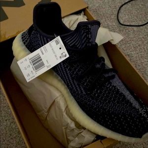 *DEADSTOCK!* *NEW!*ADOR YEEZY BOOST SIZE 9 Mens